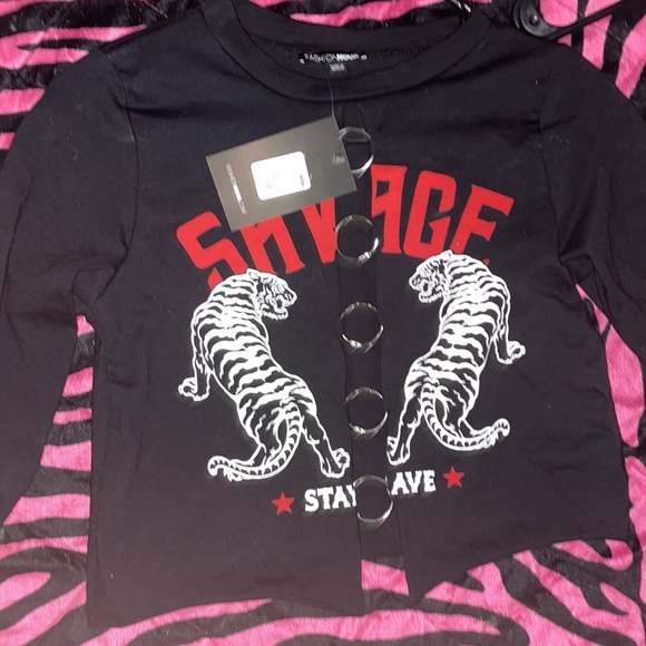 Ripped w Rings in the middle top - Picture 2 of 3